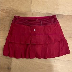 Lululemon red pleated running skirt